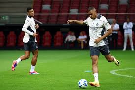 极速电竞官网:豪门悲喜夜:皇马5-4+巴黎4-2皆进决赛 曼联0-1被双杀 阿森纳2-1.